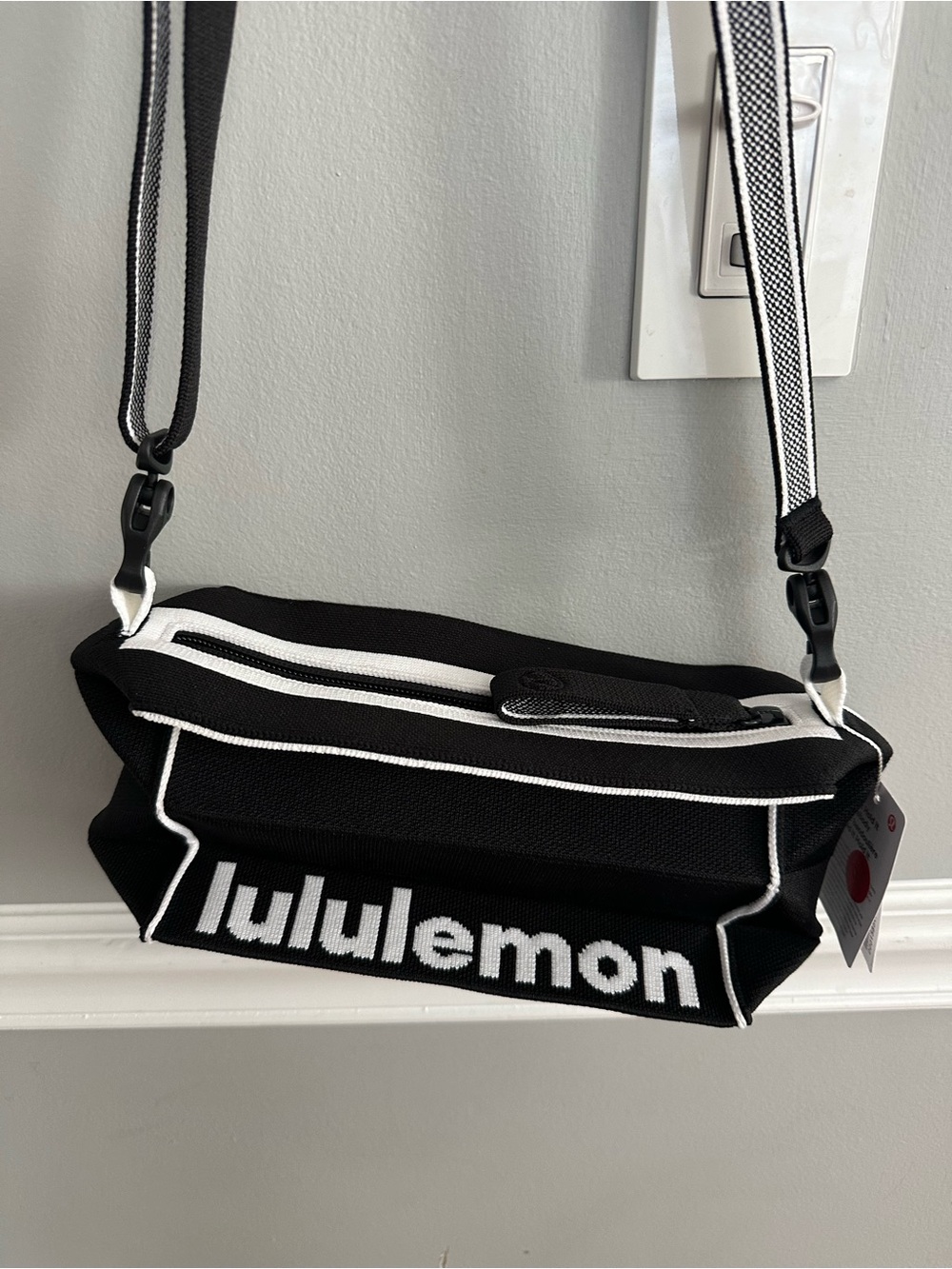 NWT lululemon Fold it Hold It Crossbody - Black and White